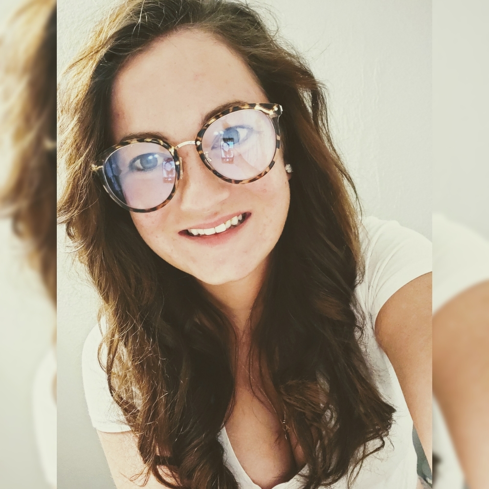Meet your Posher, Elizabeth